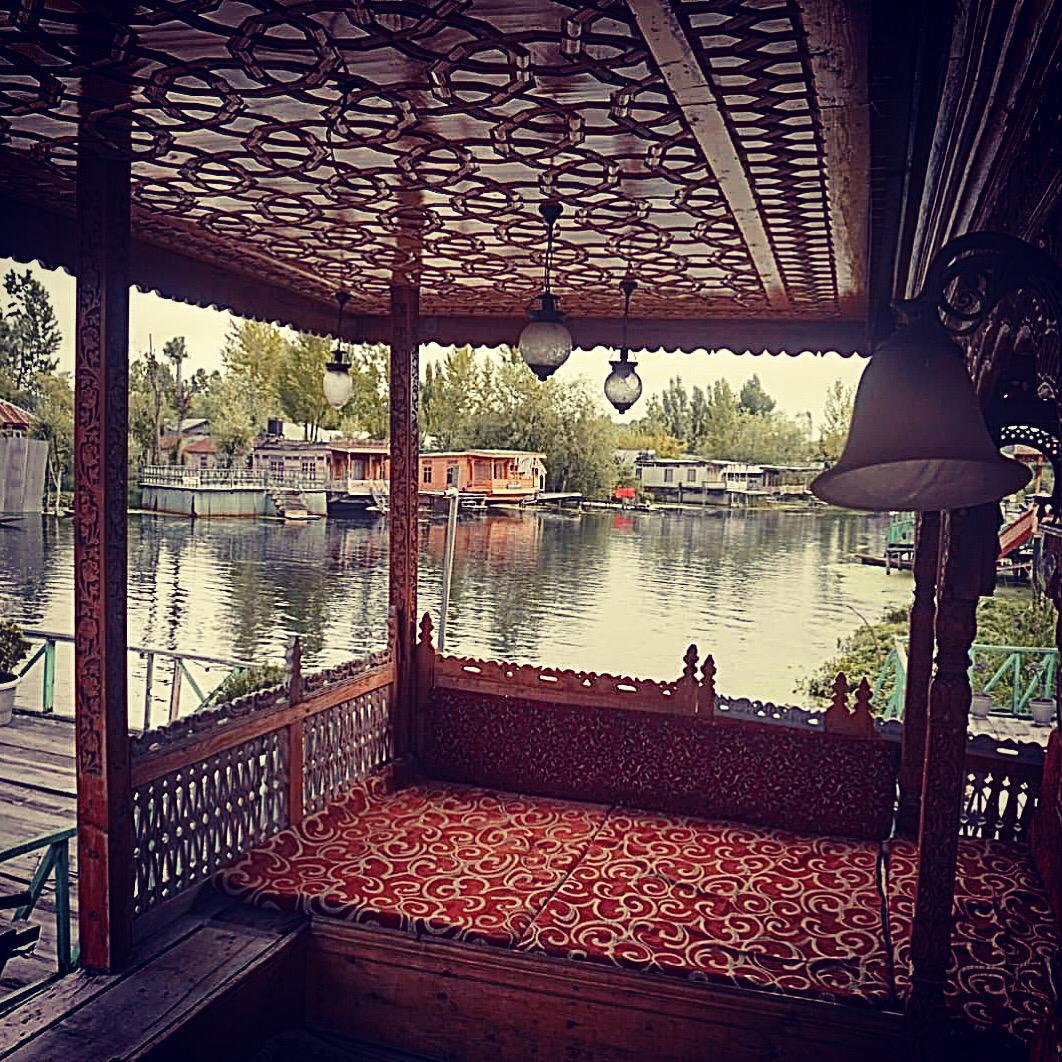 Entry view of Kinmin Houseboat