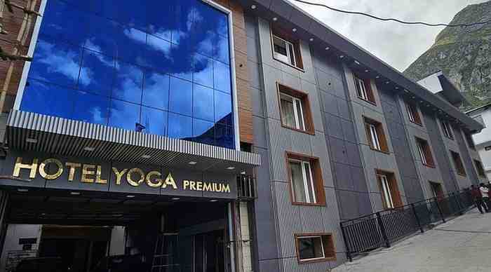 Fornt view in day of Hotel Yoga Badrinath by Mudras