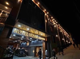 Front view in night of Hotel Yoga Badrinath by Mudras