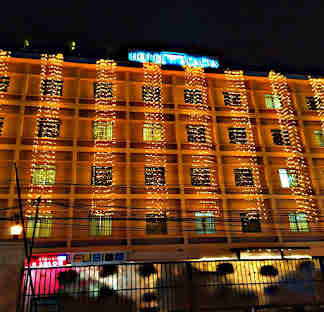 Front view of Hotel Acacia