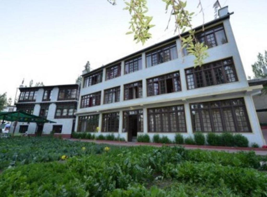 Front view of Hotel Asia