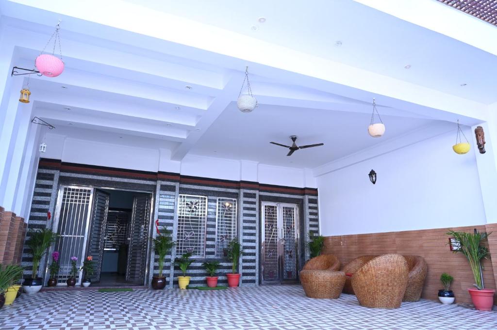 Front view of Hotel Ayodhya Paying Guest