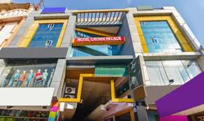 Front view of Hotel Crown Palace