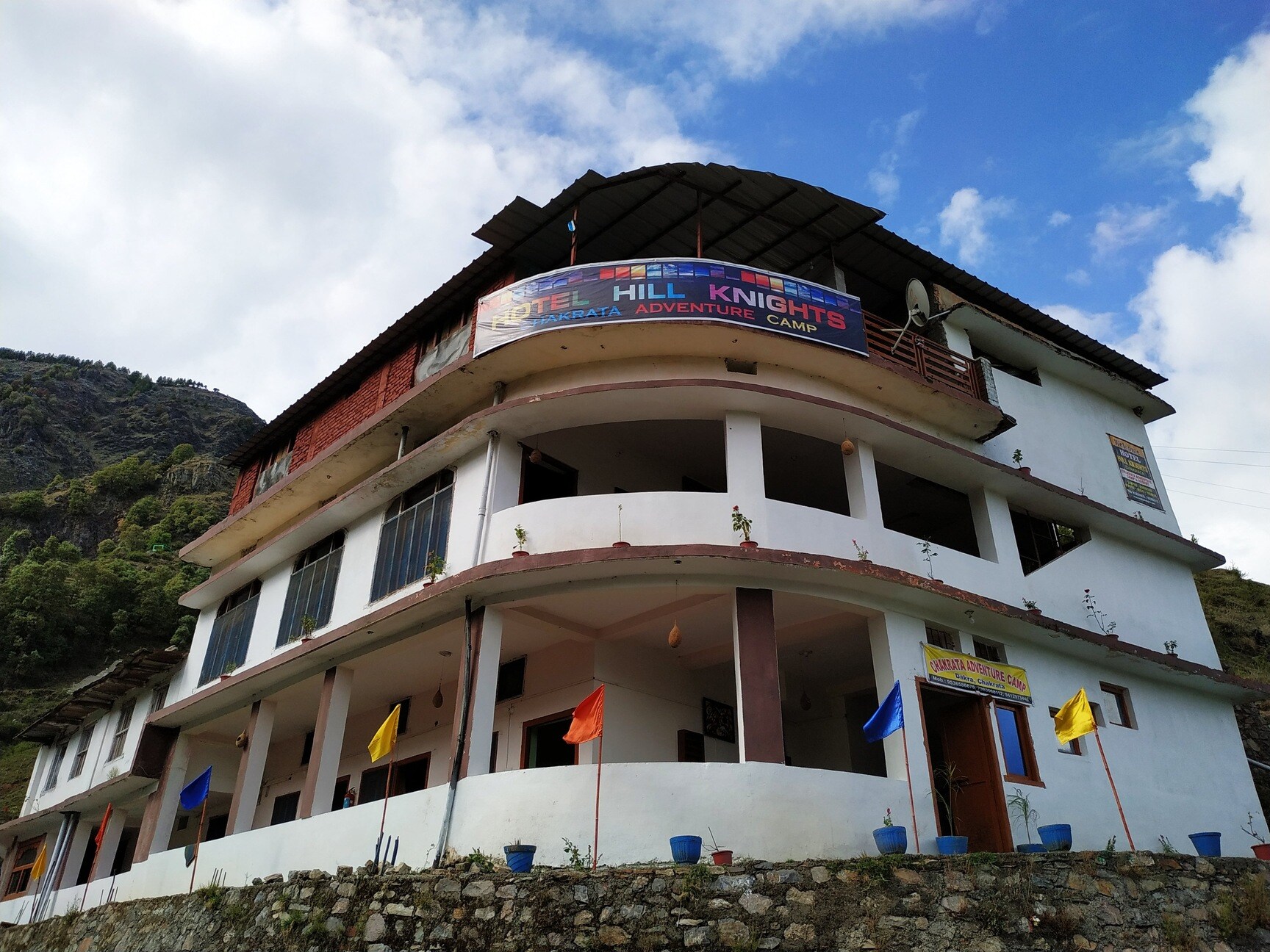 Front view of Hotel Hill Knights