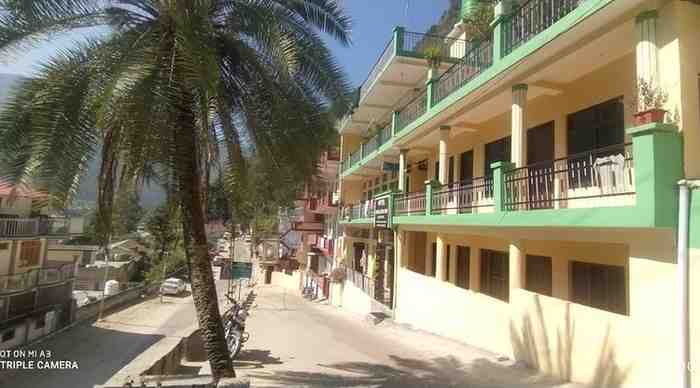 Front view of Hotel Himalayan Inn & Restaurant