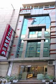 Front view of Hotel Opera