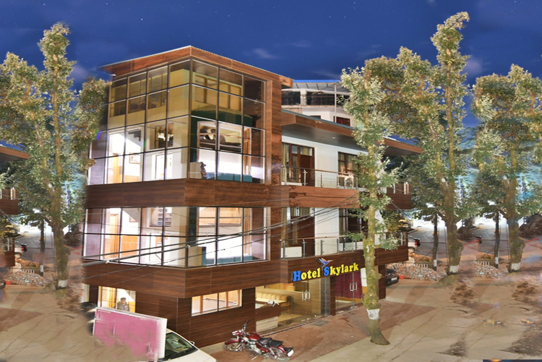 Front view of Hotel Skylark