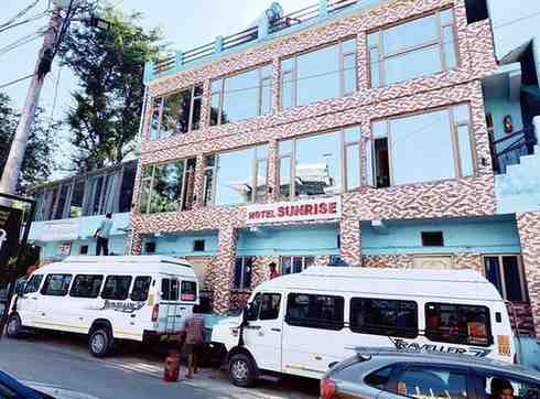 Front view of Hotel Sunrise