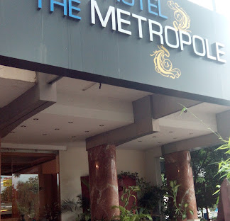front view of Hotel The Metropole