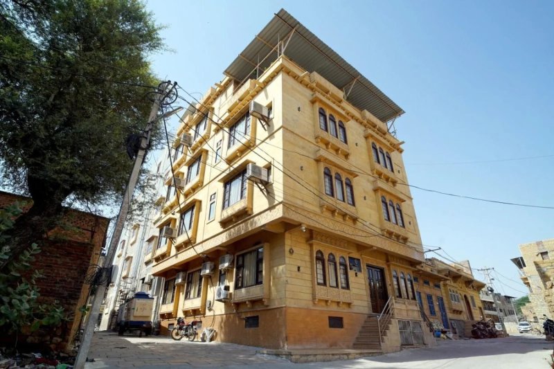 Front view of Hotel Vasshifa Palace