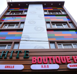 Front view of Hotel White boutique