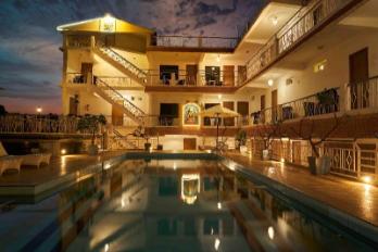 Front view of Mamalla Inn