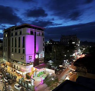 Front view of Mayflower Hotel