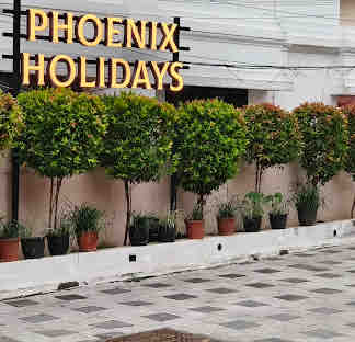 Front view of Phoenix holidays