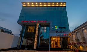 Front view of Treebo Empire Red Carpet