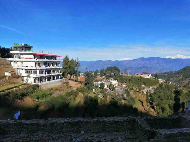 Hotel and monutan view of Hotel Taj Himalaya khirsu