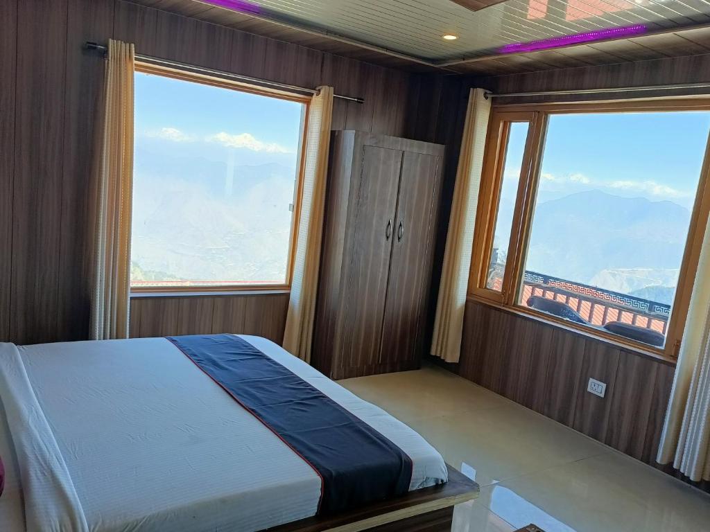 room view of hotel himalayan view dhanaulti