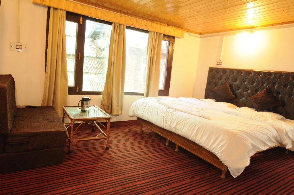 Room view of Kashmir House Pahalgam