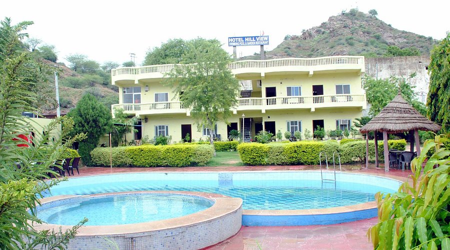 Swimming pool of Hotel Hillview