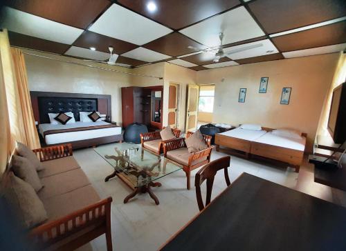 Whole room view of pops resort